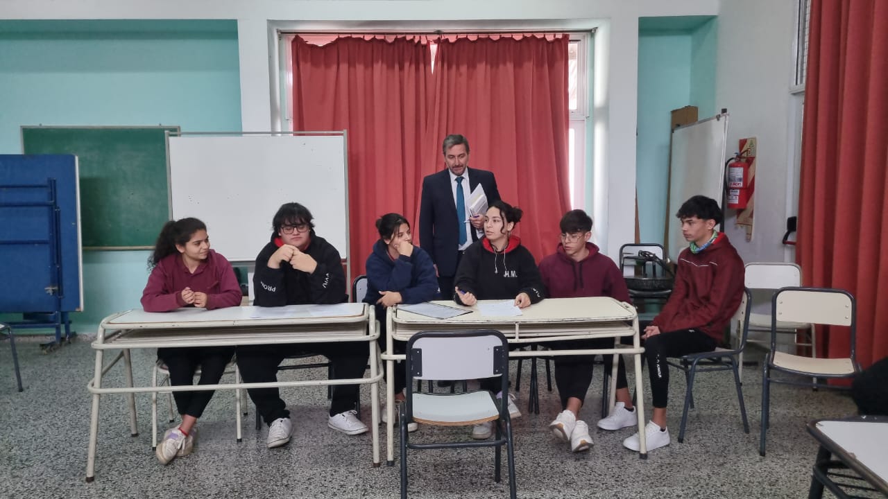 General Pico brindaron un taller sobre el fuero penal en el colegio Héroes de Malvinas de Trenel.